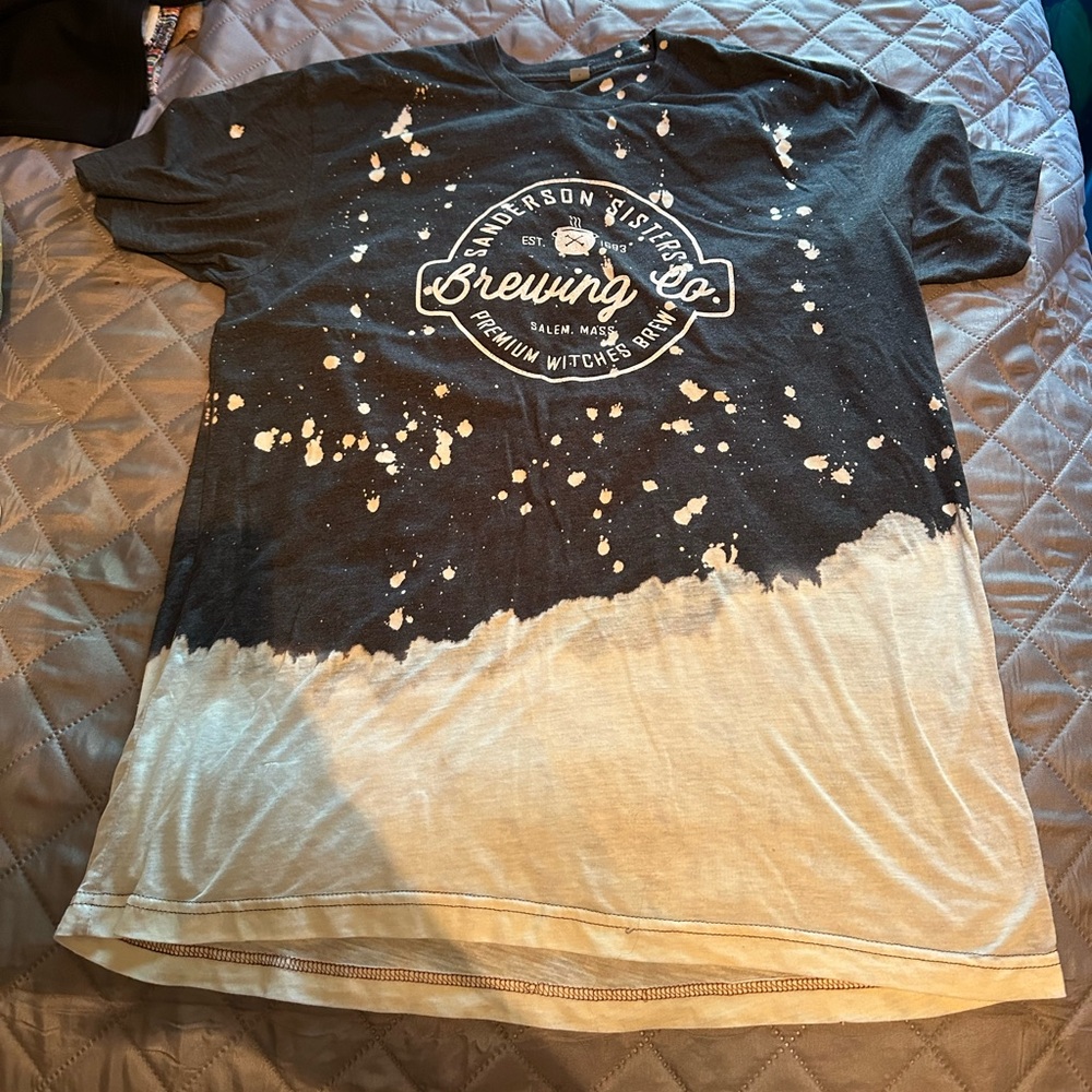 Hocus Pocus Sanderson Sisters Brewing Co Bleached Halloween Tee Large